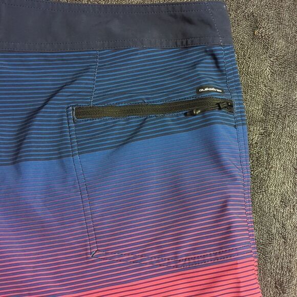 Quiksilver Boys Surfsilk Massive 17 Boardshort Swim Trunk - Picture 4 of 8